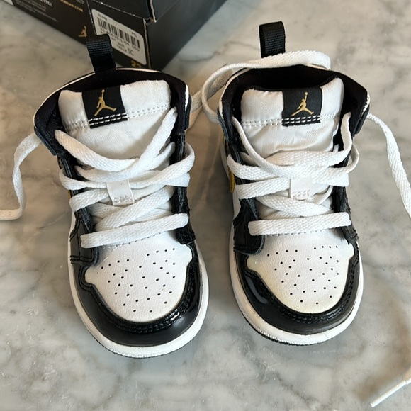 Air Jordan Nike kids mid-SE lace up running shoes size 5C - Picture 4 of 11